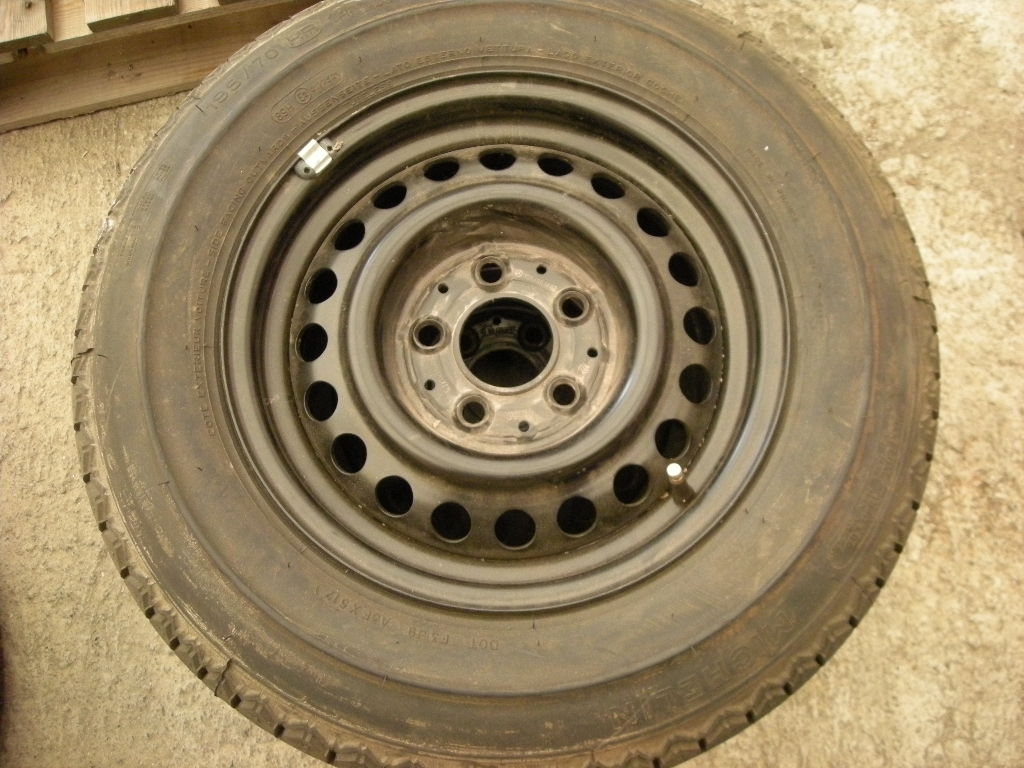 Stahlfelge mit Sommerreifen für Mercedes W108, W109