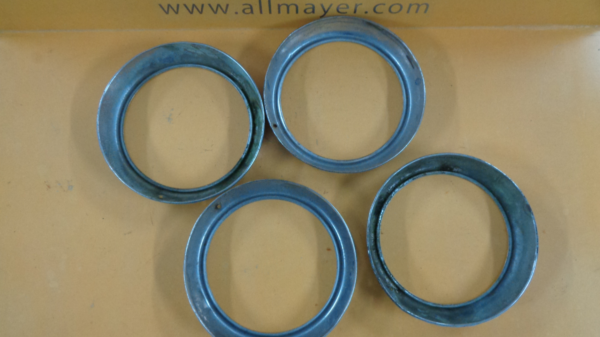 Scheinwerfer-Ring für Mercedes W110 Heckflosse – Bild 2