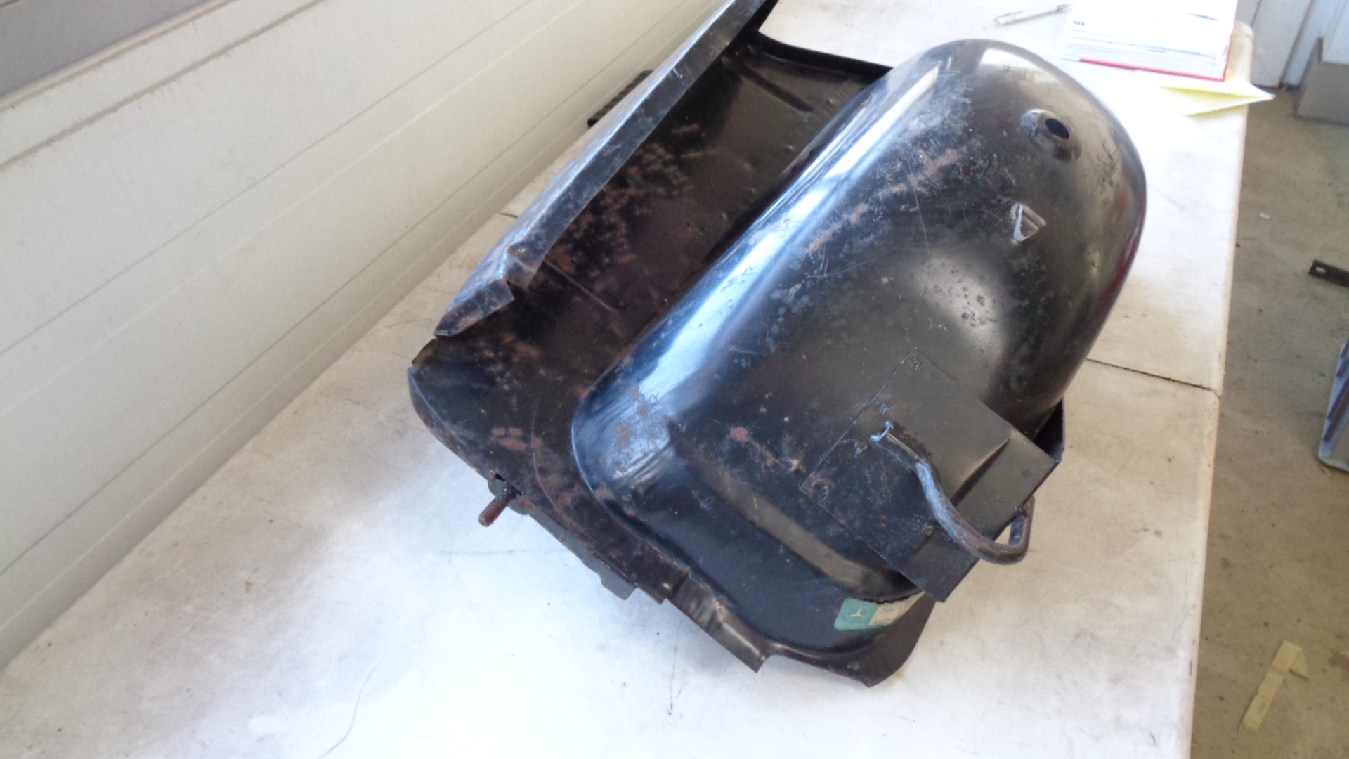 Ersatzradmulde rechts für Mercedes W114, W115 – Bild 4