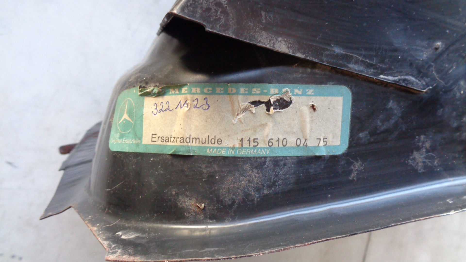 Ersatzradmulde rechts für Mercedes W114, W115 – Bild 6