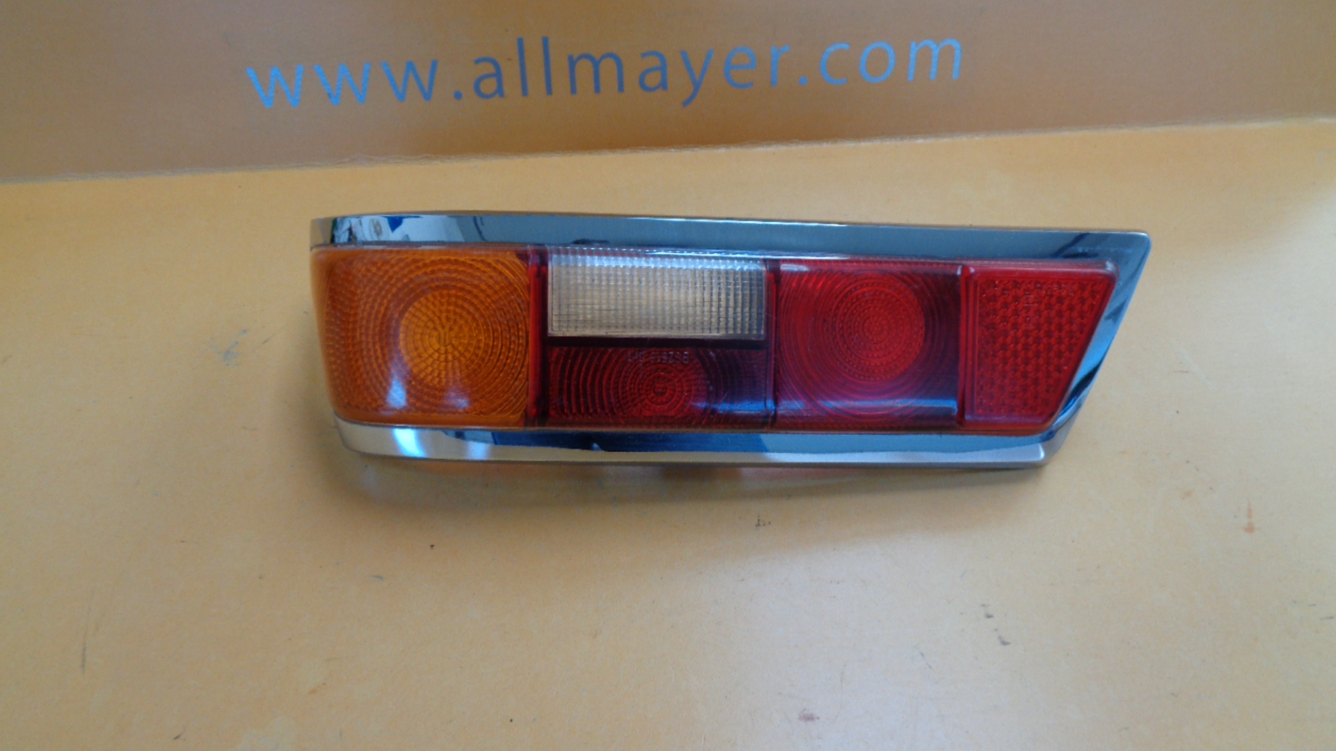 Rücklichtscheibe rechts „gebraucht“ für Mercedes W110 Flosse