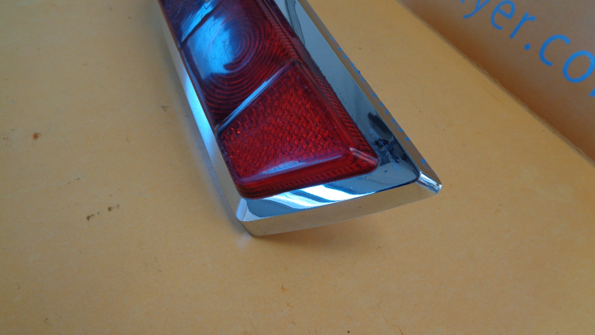 Rücklichtscheibe rechts „gebraucht“ für Mercedes W110 Flosse – Bild 4