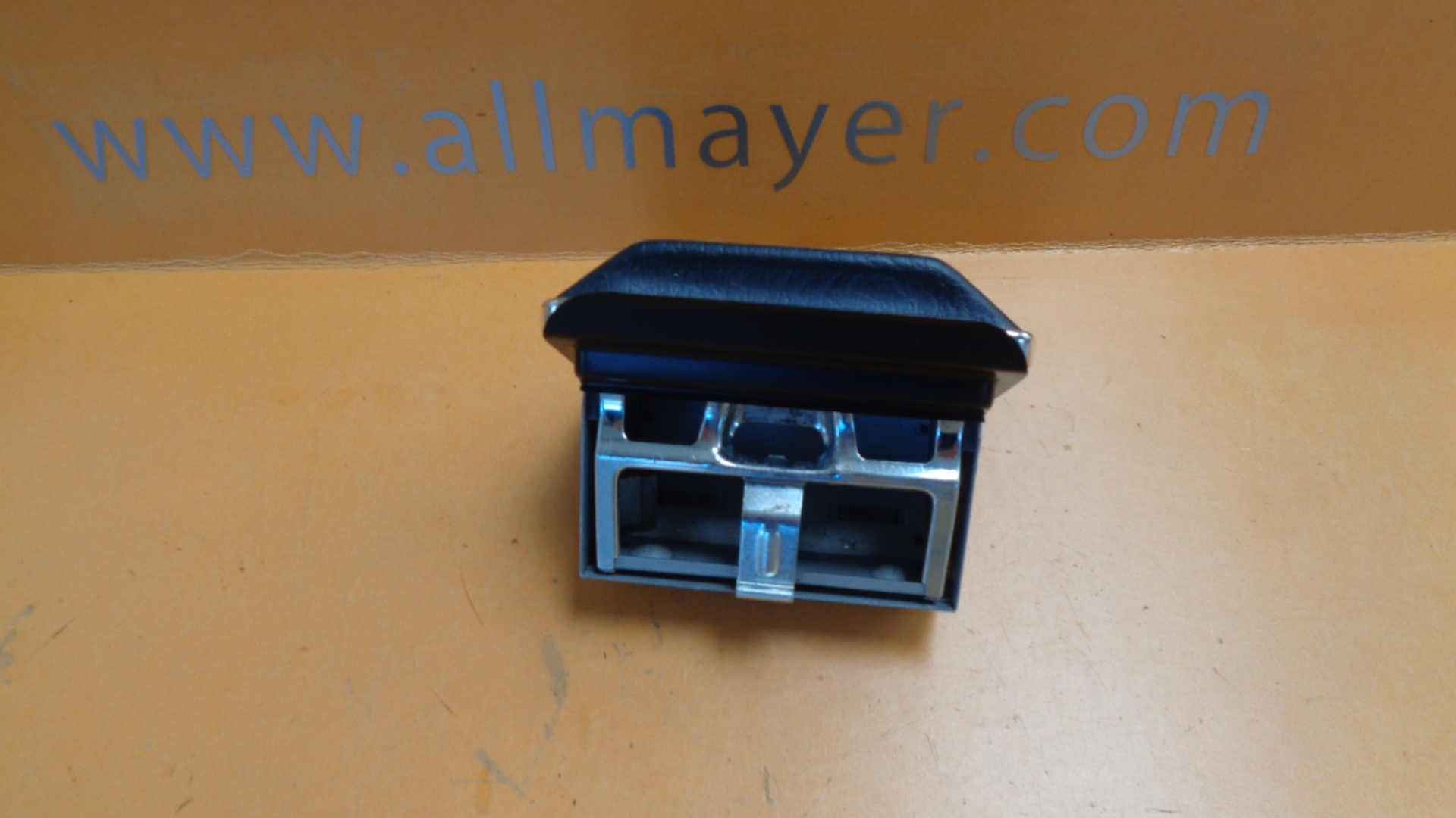 Aschenbecher für Mercedes /8, W114, W115 – Bild 2