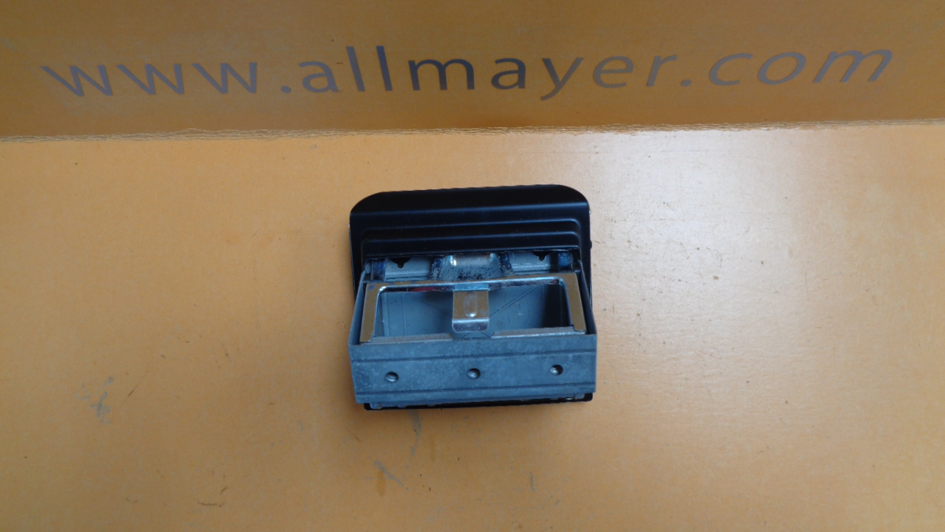 Aschenbecher für Mercedes /8, W114, W115 – Bild 3