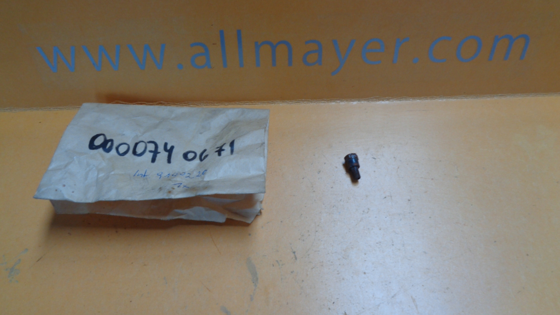 Entlüftungsschr. auf d.Einspr.pumpe für Mercedes W120, 180D