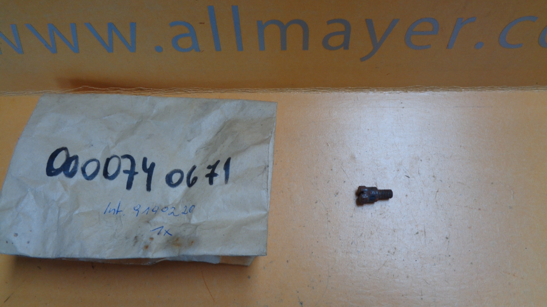 Entlüftungsschr. auf d.Einspr.pumpe für Mercedes W120, 180D – Bild 2