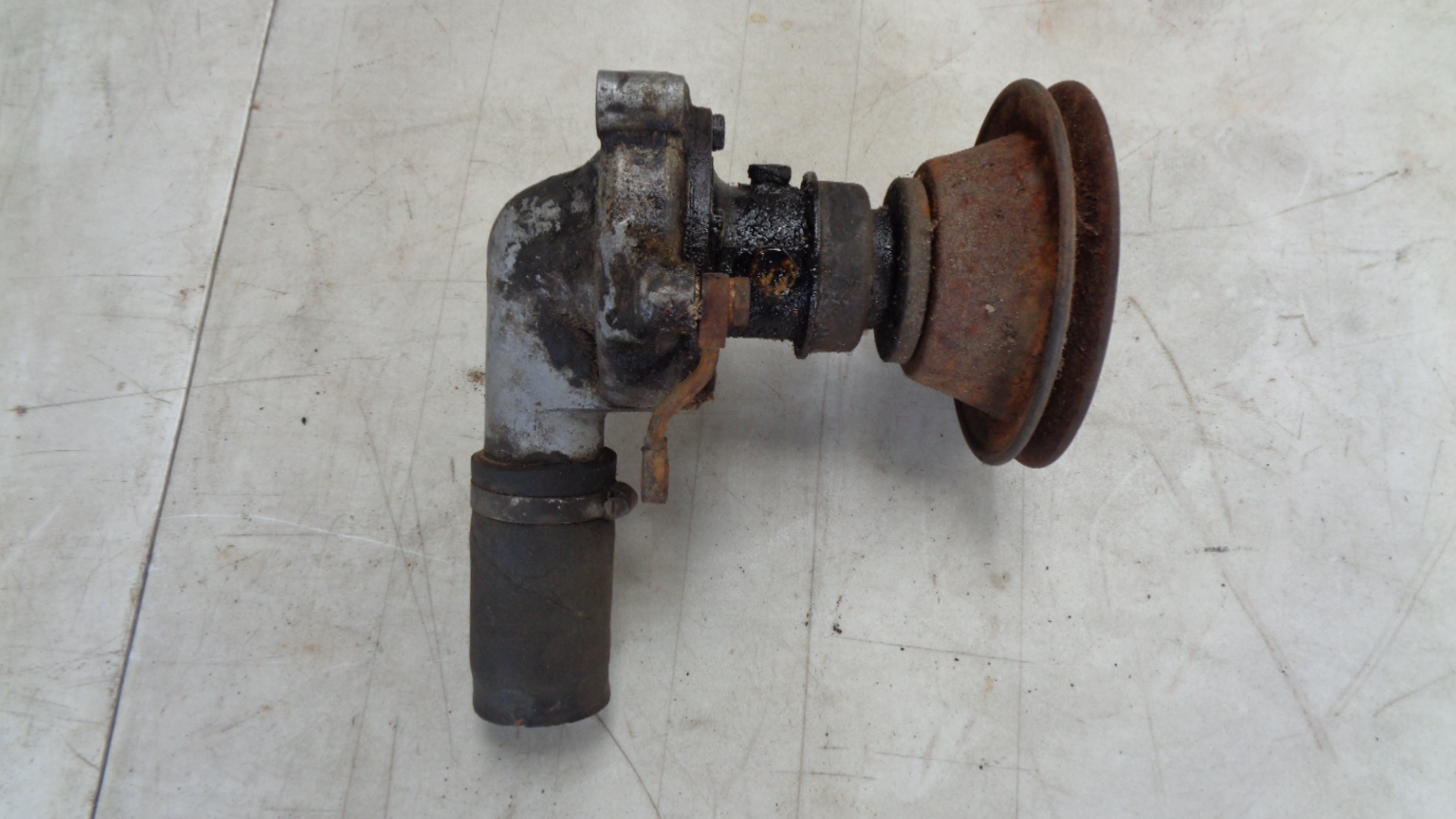 Wasserpumpe mit Wasserpumpengehäuse für Mercedes Ponton W121, 190SL