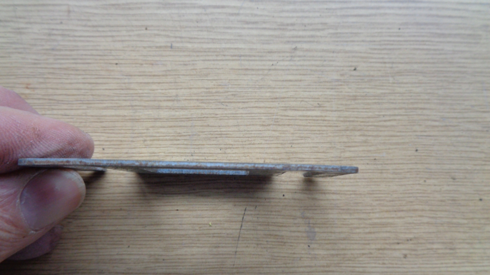 Platte zur Unterlegung der Schließöse für Mercedes W116, W123, W126 R/C107 usw. – Bild 2