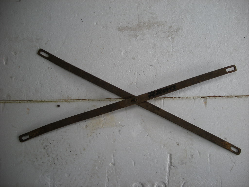 Strebe zwischen den Kotflügelstützen vorne für Mercedes 170 V, Va, Vb, D, Da, Db, W136 – Bild 2