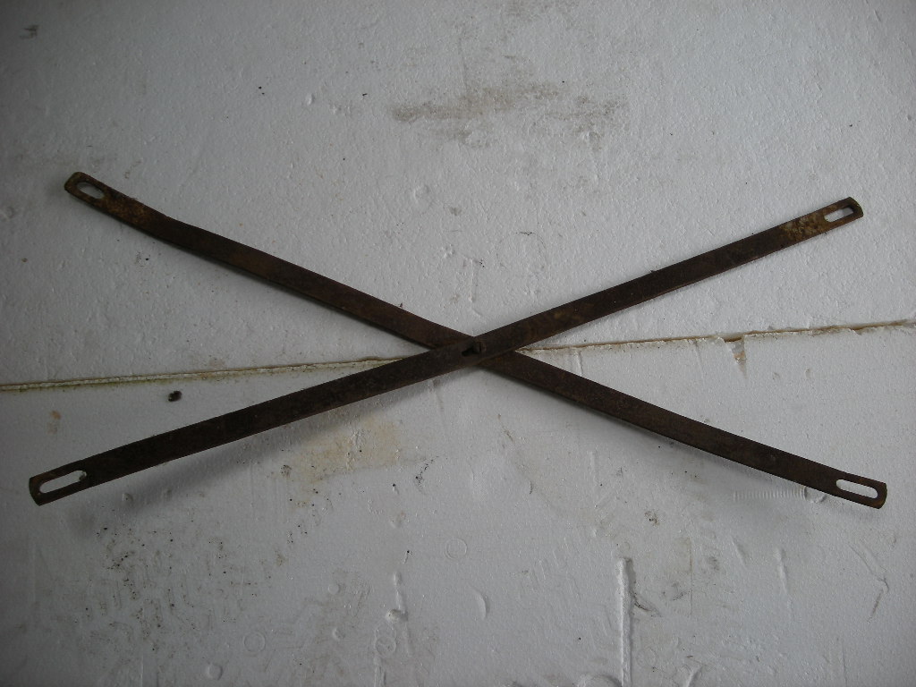 Strebe zwischen den Kotflügelstützen vorne für Mercedes 170 V, Va, Vb, D, Da, Db, W136 – Bild 3