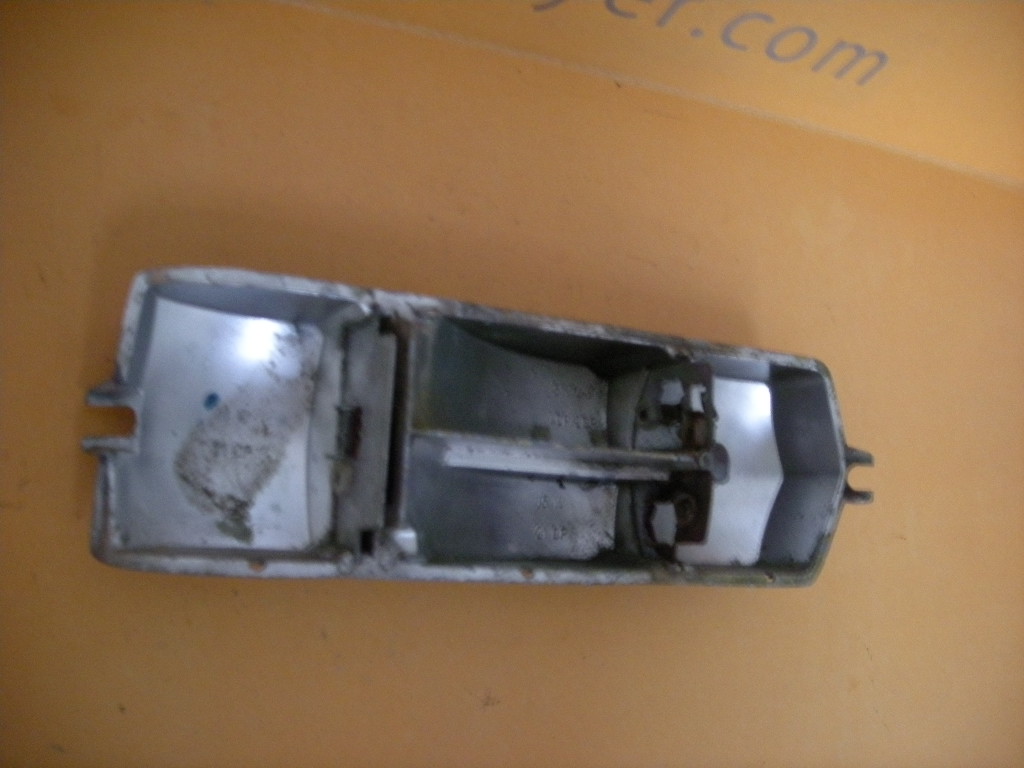 Lampenfassung für Rücklicht links, gebraucht für Mercedes W108/109 – Bild 2