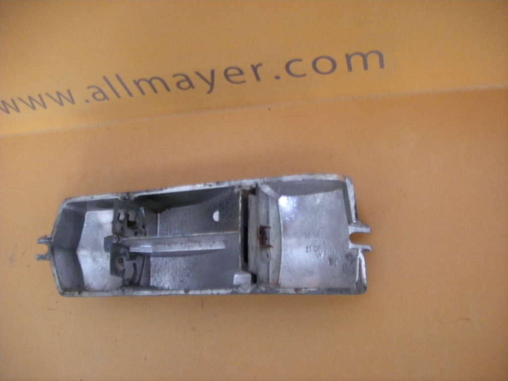 Lampenfassung gebraucht für Rücklicht rechts Mercedes W108/109 – Bild 2