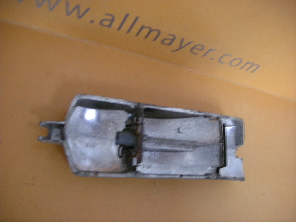 Lampenfassung gebraucht für Rücklicht rechts Mercedes W108/109 – Bild 4