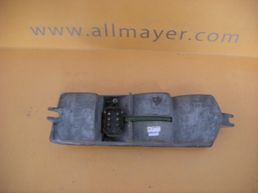 Lampenfassung gebraucht für Rücklicht rechts Mercedes W108/109 – Bild 3