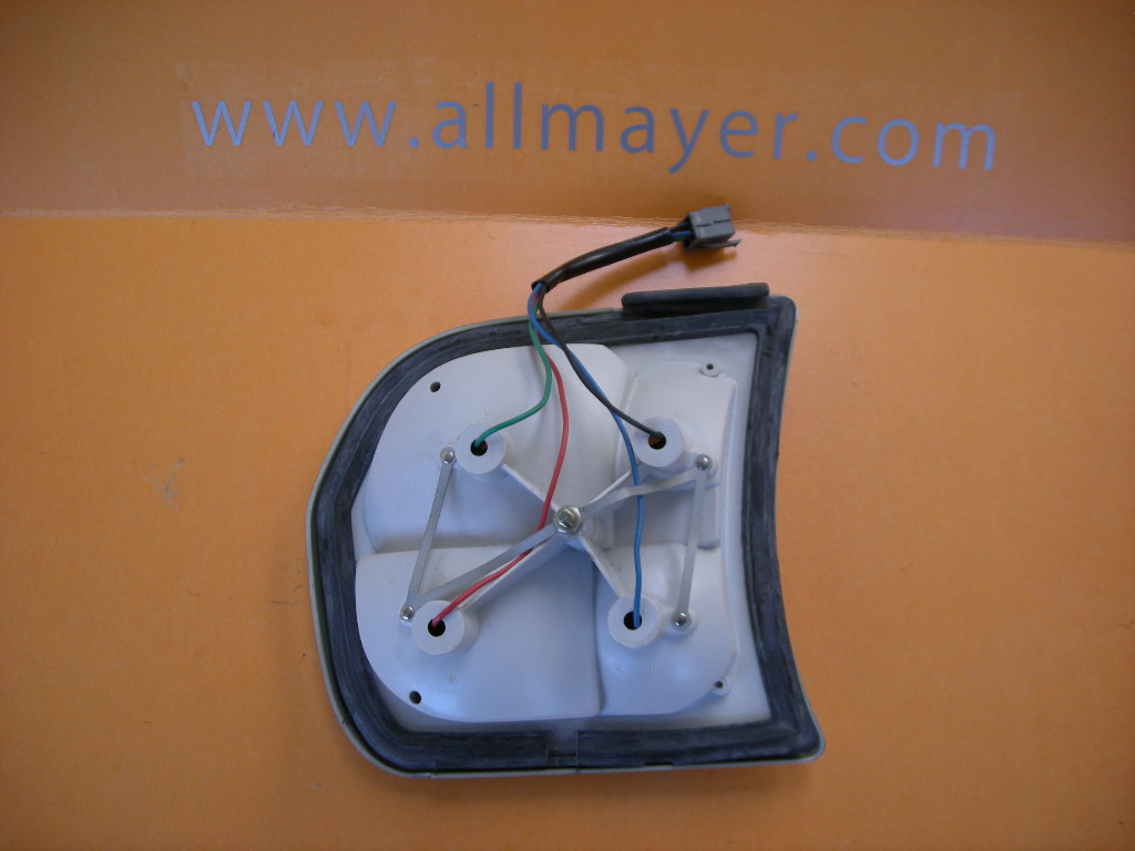 Rücklicht rechts für Peugoet 504 – Bild 3