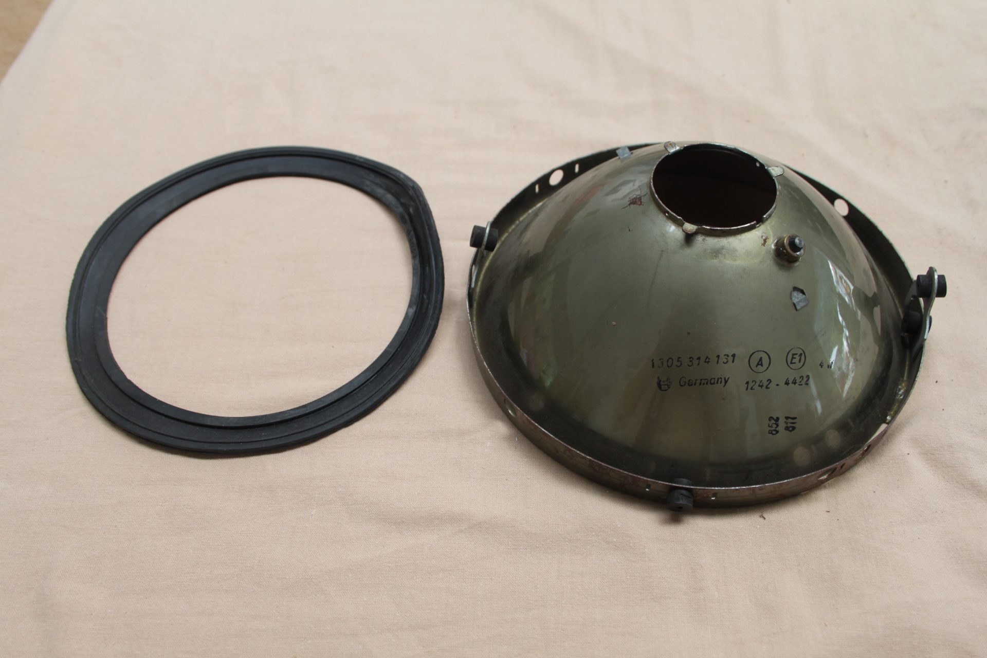 BOSCH Reflektor für Mercedes W110 – Bild 4