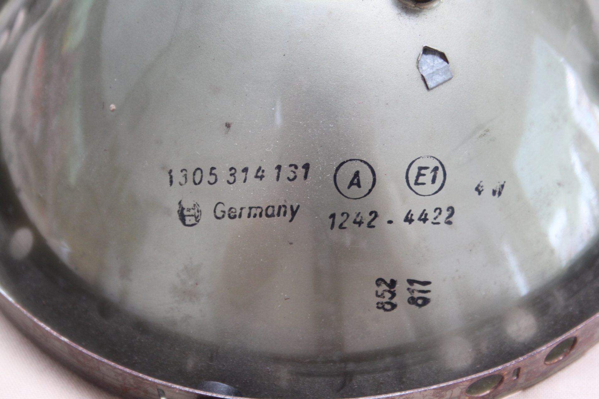 BOSCH Reflektor für Mercedes W110 – Bild 2